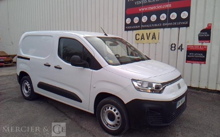 FIAT DOBLO FG TAILLE M 950KG 1,5 BLUEHDI 100 CONFORT BLANC GM-166-LF