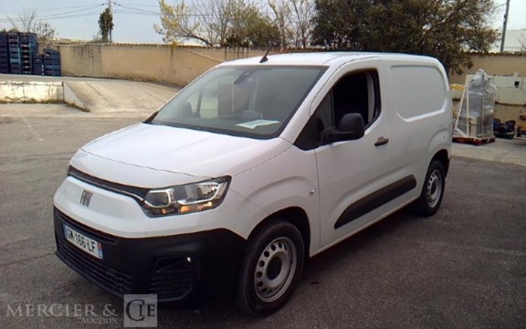 FIAT DOBLO FG TAILLE M 950KG 1,5 BLUEHDI 100 CONFORT BLANC GM-166-LF