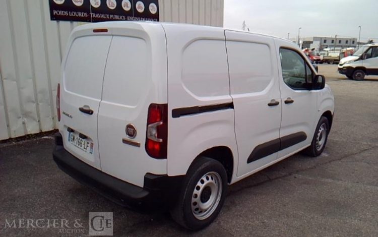 FIAT DOBLO FG TAILLE M 950KG 1,5 BLUEHDI 100 CONFORT BLANC GM-166-LF