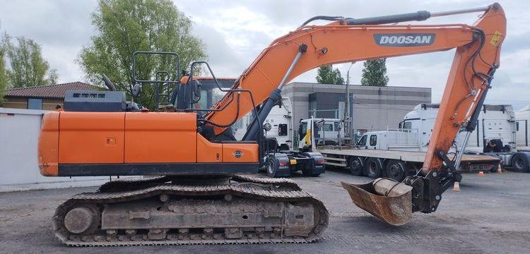 DOOSAN PELLE SUR CHENILLES DX225LC-5 – DIESEL – 22T – 3040 HEURES – ANNEE 2019  2245