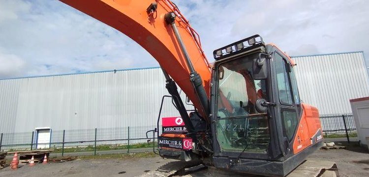 DOOSAN PELLE SUR CHENILLES DX225LC-5 – DIESEL – 22T – 3040 HEURES – ANNEE 2019  2245