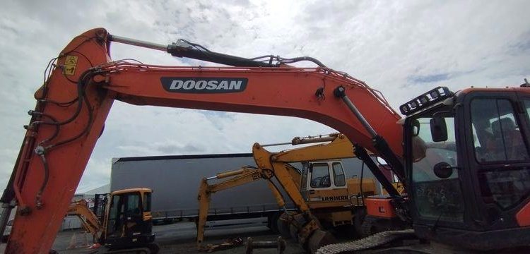 DOOSAN PELLE SUR CHENILLES DX225LC-5 – DIESEL – 22T – 3040 HEURES – ANNEE 2019  2245