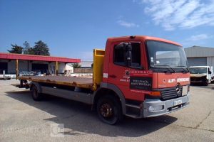 MERCEDES ATEGO 1517  PLATEAU FIXE DE 4M  HAYON 4X2 PTAC15T BORDEAUX DV-146-KT