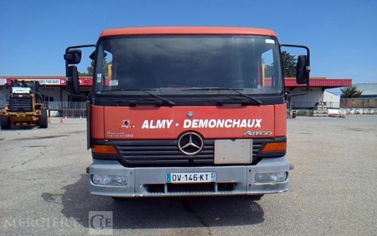 MERCEDES ATEGO 1517  PLATEAU FIXE DE 4M  HAYON 4X2 PTAC15T BORDEAUX DV-146-KT