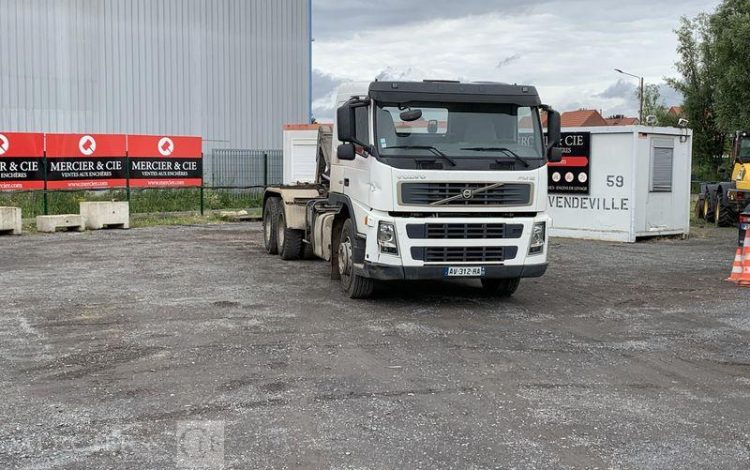 VOLVO FM12 420 CH AMPLIROLL DIESEL – PTAC 26T – PTRA 44T – 389573 KMS – ANNEE 2005 BLANC AV-312-RA