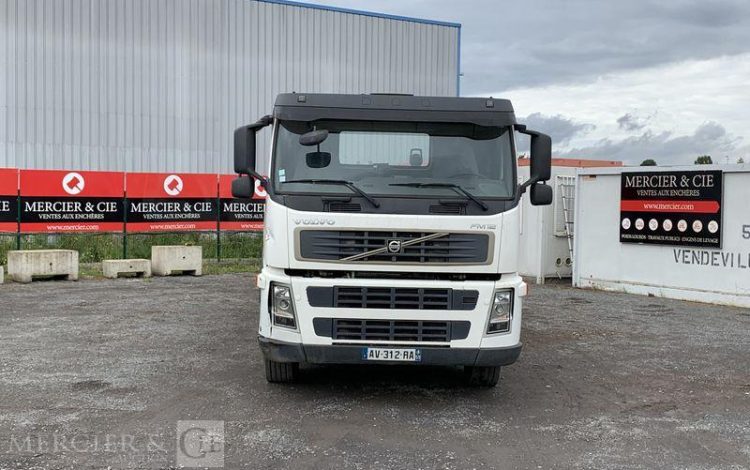 VOLVO FM12 420 CH AMPLIROLL DIESEL – PTAC 26T – PTRA 44T – 389573 KMS – ANNEE 2005 BLANC AV-312-RA