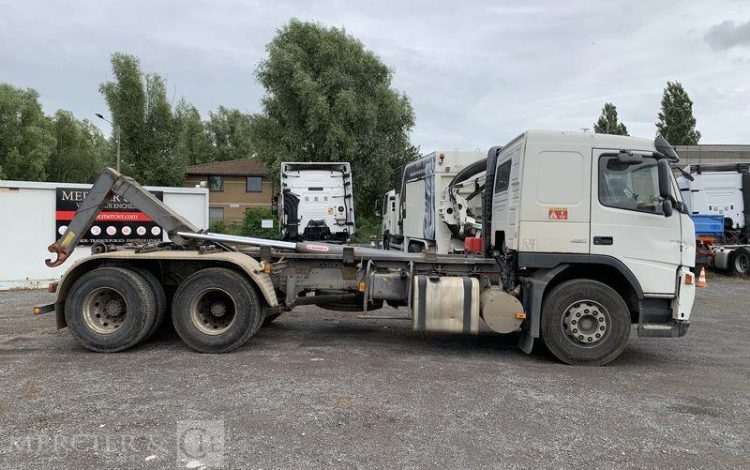 VOLVO FM12 420 CH AMPLIROLL DIESEL – PTAC 26T – PTRA 44T – 389573 KMS – ANNEE 2005 BLANC AV-312-RA