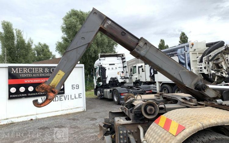 VOLVO FM12 420 CH AMPLIROLL DIESEL – PTAC 26T – PTRA 44T – 389573 KMS – ANNEE 2005 BLANC AV-312-RA