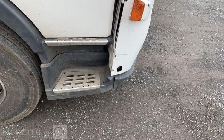 VOLVO FM12 420 CH AMPLIROLL DIESEL – PTAC 26T – PTRA 44T – 389573 KMS – ANNEE 2005 BLANC AV-312-RA