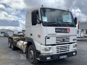 VOLVO FM12 380CH AMPLIROLL – DIESEL – PTAC 26T – PTRA 40T – 535755 KMS – ANNEE 2001 BLANC AW-780-XD