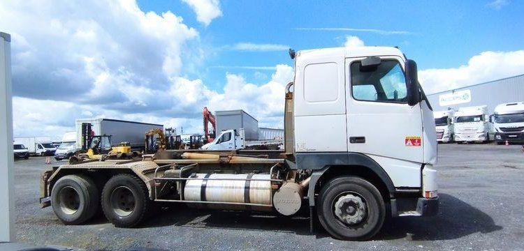 VOLVO FM12 380CH AMPLIROLL – DIESEL – PTAC 26T – PTRA 40T – 535755 KMS – ANNEE 2001 BLANC AW-780-XD