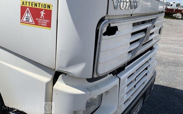 VOLVO FM12 380CH AMPLIROLL – DIESEL – PTAC 26T – PTRA 40T – 535755 KMS – ANNEE 2001 BLANC AW-780-XD