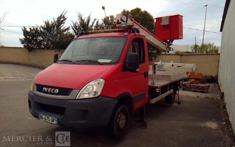 IVECO 35S11 NACELLE SUR VL 16M – 5834H ROUGE BG-475-AP