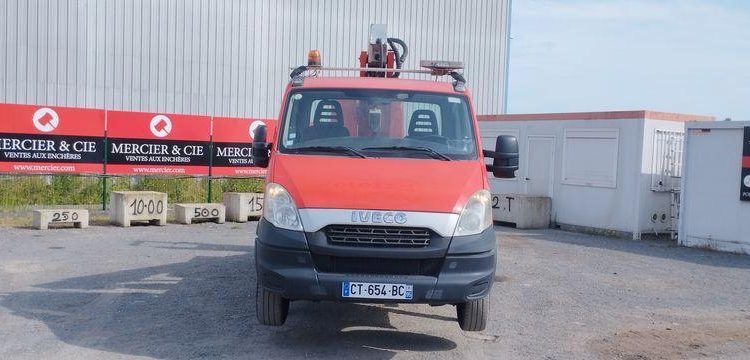 IVECO 35S AVEC NACELLE MULTITEL 160ALUDS 16M DIESEL – 3578 HEURES – 49444 KMS ROUGE CT-654-BC