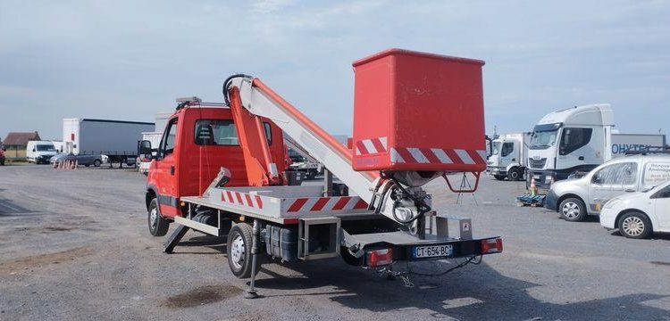 IVECO 35S AVEC NACELLE MULTITEL 160ALUDS 16M DIESEL – 3578 HEURES – 49444 KMS ROUGE CT-654-BC