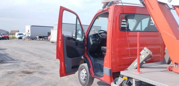 IVECO 35S AVEC NACELLE MULTITEL 160ALUDS 16M DIESEL – 3578 HEURES – 49444 KMS ROUGE CT-654-BC