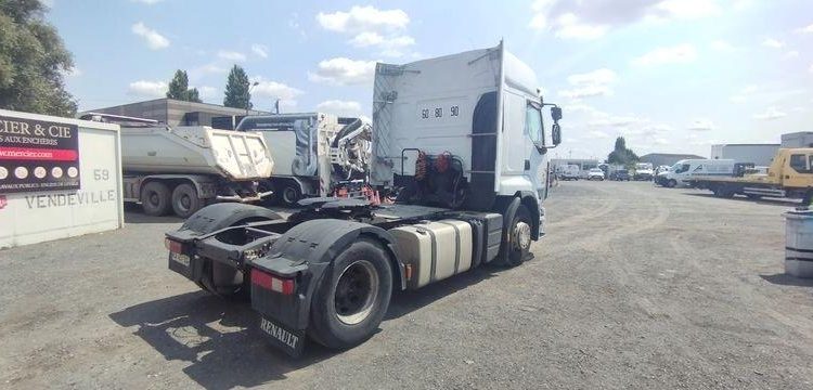 RENAULT TRACTEUR ROUTIER PREMIUM DIESEL – PTAC 19T – PTRA 44T – 450027 KMS BLANC DA-451-QQ