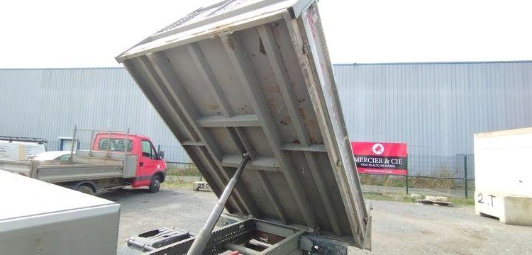 IVECO 35C13 BENNE SIMPLE CABINE COFFRE  DE-045-GE