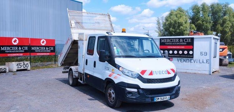 IVECO DAILY 35C15 BENNE + GRUE – 7 PLACES + COFFRE BLANC DM-948-RJ