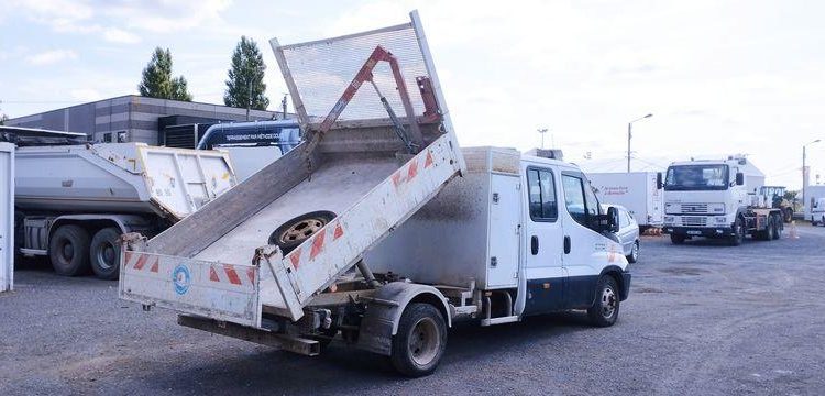 IVECO DAILY 35C15 BENNE + GRUE – 7 PLACES + COFFRE BLANC DM-948-RJ