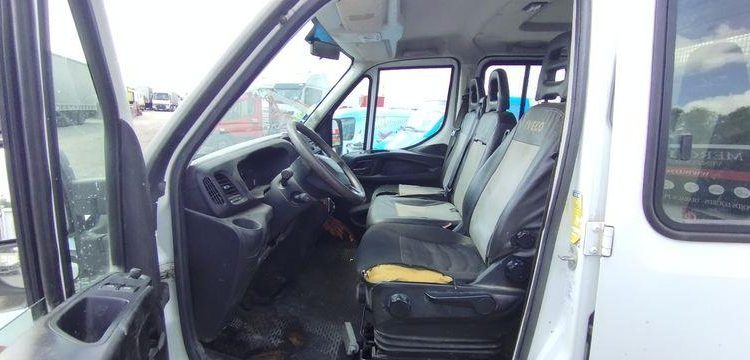 IVECO DAILY 35C15 BENNE + GRUE – 7 PLACES + COFFRE BLANC DM-948-RJ