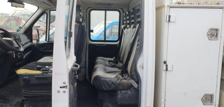 IVECO DAILY 35C15 BENNE + GRUE – 7 PLACES + COFFRE BLANC DM-948-RJ