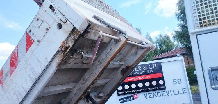 IVECO DAILY 35C15 BENNE + GRUE – 7 PLACES + COFFRE BLANC DM-948-RJ