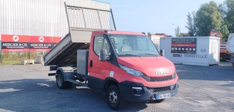 IVECO DAILY 35C13 BENNE SIMPLE CABINE COFFRE – NON ROULANT  DW-789-WQ