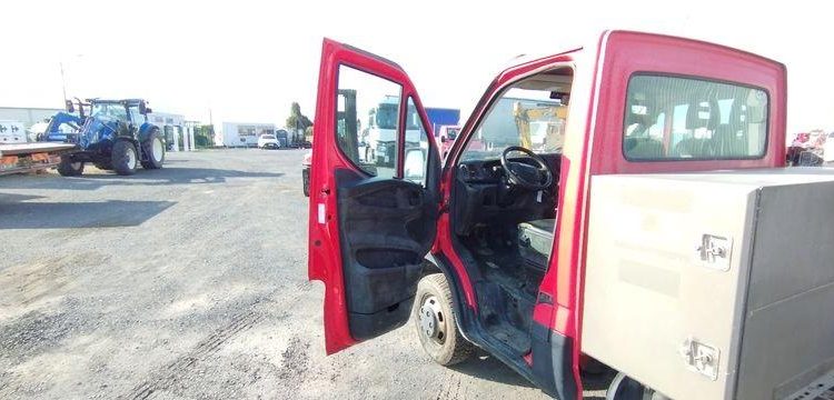 IVECO DAILY 35C13 BENNE SIMPLE CABINE COFFRE – NON ROULANT  DW-789-WQ