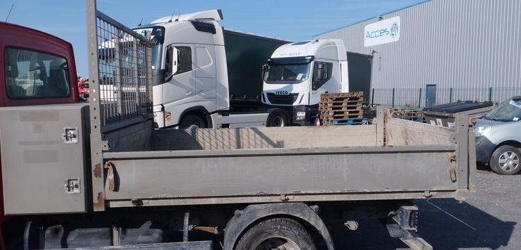 IVECO DAILY 35C13 BENNE SIMPLE CABINE COFFRE – NON ROULANT  DW-789-WQ