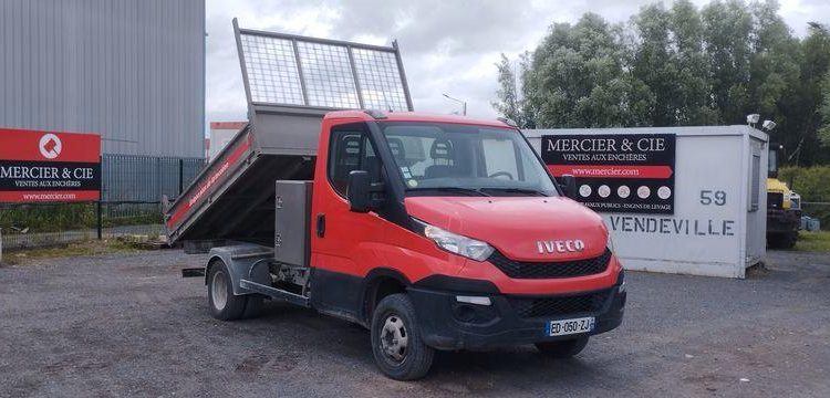 IVECO 35C13 BENNE AVEC COFFRE ACIER DIESEL – 114499 KMS – ANNEE 2016 ROUGE ED-050-ZJ