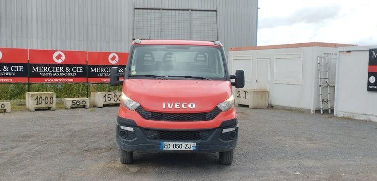 IVECO 35C13 BENNE AVEC COFFRE ACIER DIESEL – 114499 KMS – ANNEE 2016 ROUGE ED-050-ZJ