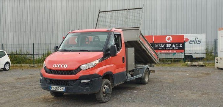 IVECO 35C13 BENNE AVEC COFFRE ACIER DIESEL – 114499 KMS – ANNEE 2016 ROUGE ED-050-ZJ