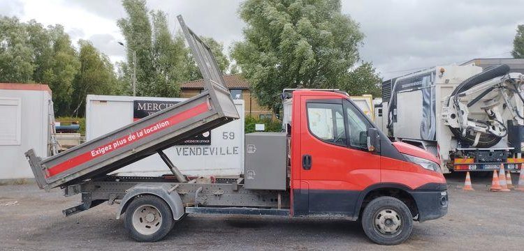 IVECO 35C13 BENNE AVEC COFFRE ACIER DIESEL – 114499 KMS – ANNEE 2016 ROUGE ED-050-ZJ