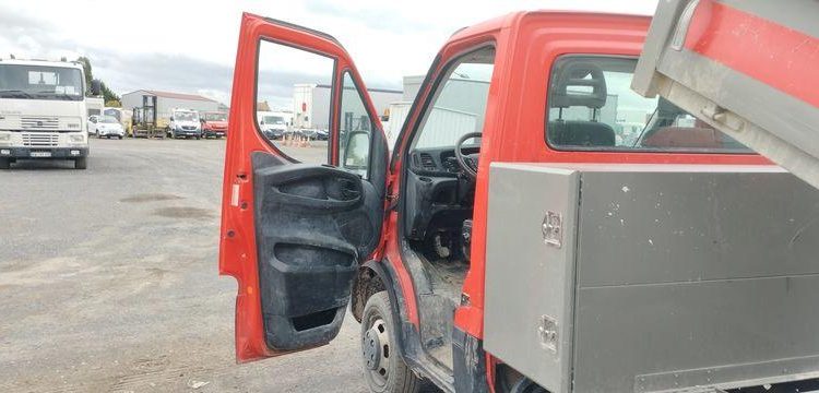 IVECO 35C13 BENNE AVEC COFFRE ACIER DIESEL – 114499 KMS – ANNEE 2016 ROUGE ED-050-ZJ