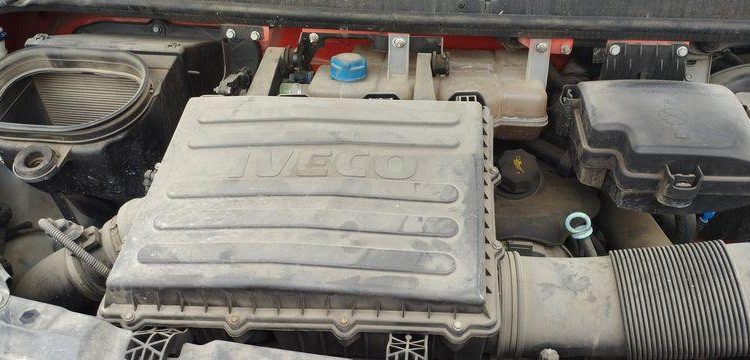 IVECO 35C13 BENNE AVEC COFFRE ACIER DIESEL – 114499 KMS – ANNEE 2016 ROUGE ED-050-ZJ