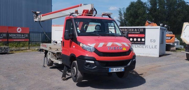 IVECO DAILY 35C13 AVEC NACELLE MULTITEL 160ALU 16M – DIESEL – 3162 H – 97754 KMS ROUGE EE-126-ED