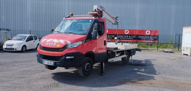 IVECO DAILY 35C13 AVEC NACELLE MULTITEL 160ALU 16M – DIESEL – 3162 H – 97754 KMS ROUGE EE-126-ED