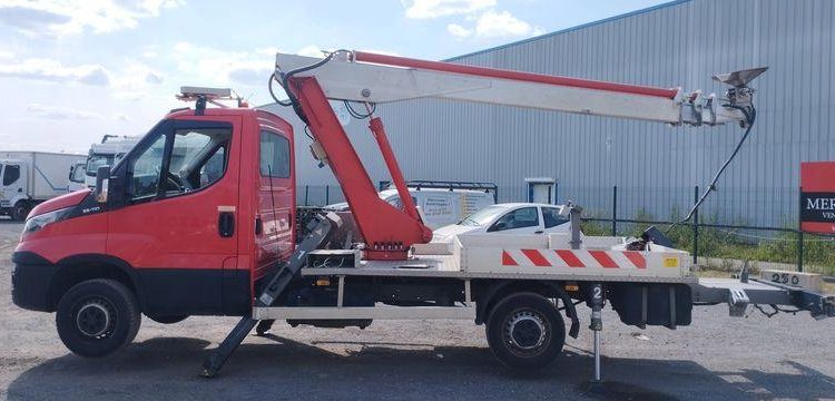 IVECO DAILY 35C13 AVEC NACELLE MULTITEL 160ALU 16M – DIESEL – 3162 H – 97754 KMS ROUGE EE-126-ED