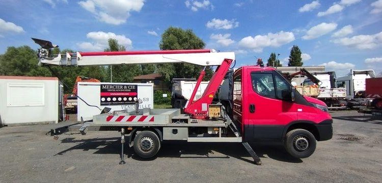 IVECO DAILY 35C13 AVEC NACELLE MULTITEL 160ALU 16M – DIESEL – 3162 H – 97754 KMS ROUGE EE-126-ED