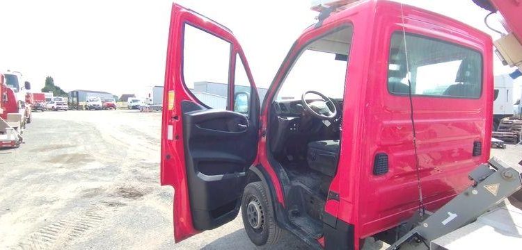 IVECO DAILY 35C13 AVEC NACELLE MULTITEL 160ALU 16M – DIESEL – 3162 H – 97754 KMS ROUGE EE-126-ED