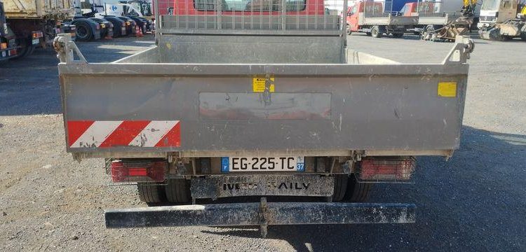 IVECO 35C13 BENNE SIMPLE CABINE COFFRE NON ROULANT  EG-225-TC