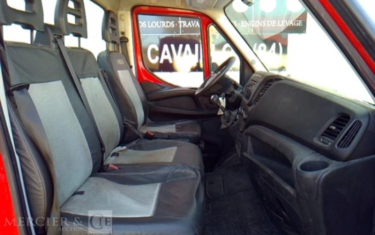 IVECO 35-130 BENNE SIMPLE CABINE COFFRE  EG-599-QG