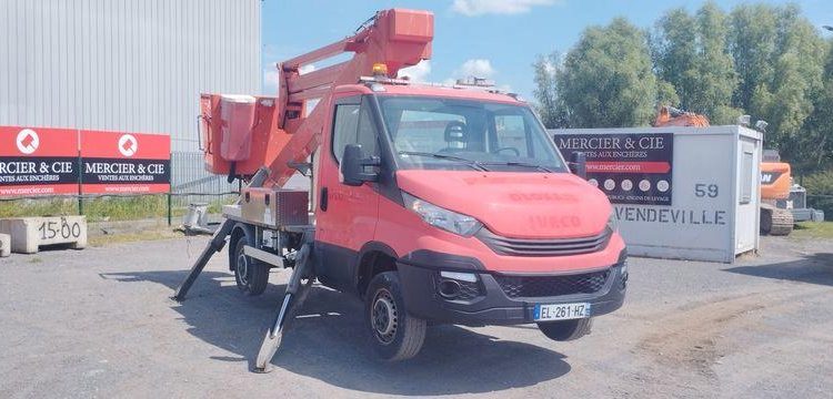 IVECO 35S12 AVEC NACELLE COMET ESK21/2/9 20M – DIESEL -2073 HEURES – 23585 KMS ROUGE EL-261-HZ