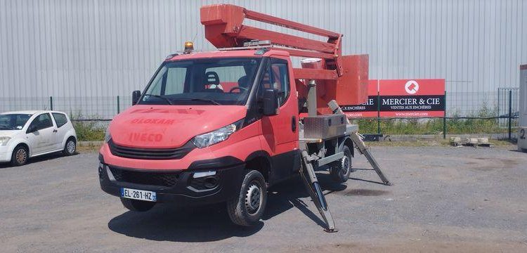 IVECO 35S12 AVEC NACELLE COMET ESK21/2/9 20M – DIESEL -2073 HEURES – 23585 KMS ROUGE EL-261-HZ