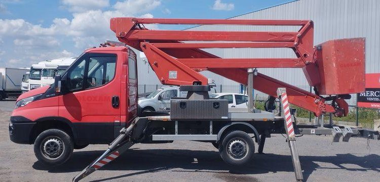 IVECO 35S12 AVEC NACELLE COMET ESK21/2/9 20M – DIESEL -2073 HEURES – 23585 KMS ROUGE EL-261-HZ