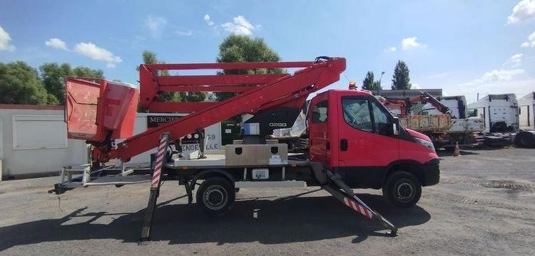 IVECO 35S12 AVEC NACELLE COMET ESK21/2/9 20M – DIESEL -2073 HEURES – 23585 KMS ROUGE EL-261-HZ