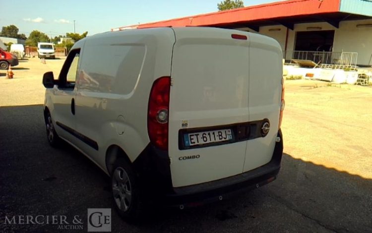 OPEL COMBO 1.3 CDTI 95 CV  ET-611-BJ