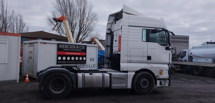 MAN TGX 18,500 – PTAC 19 T – AN 2019 – 387405 KM BLANC FH-659-MT