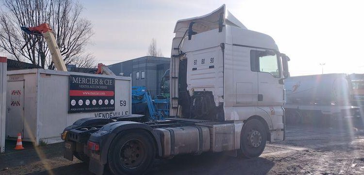 MAN TGX 18,500 – 19 T – AN 2019 – 430650 KM BLANC FJ-661-WM